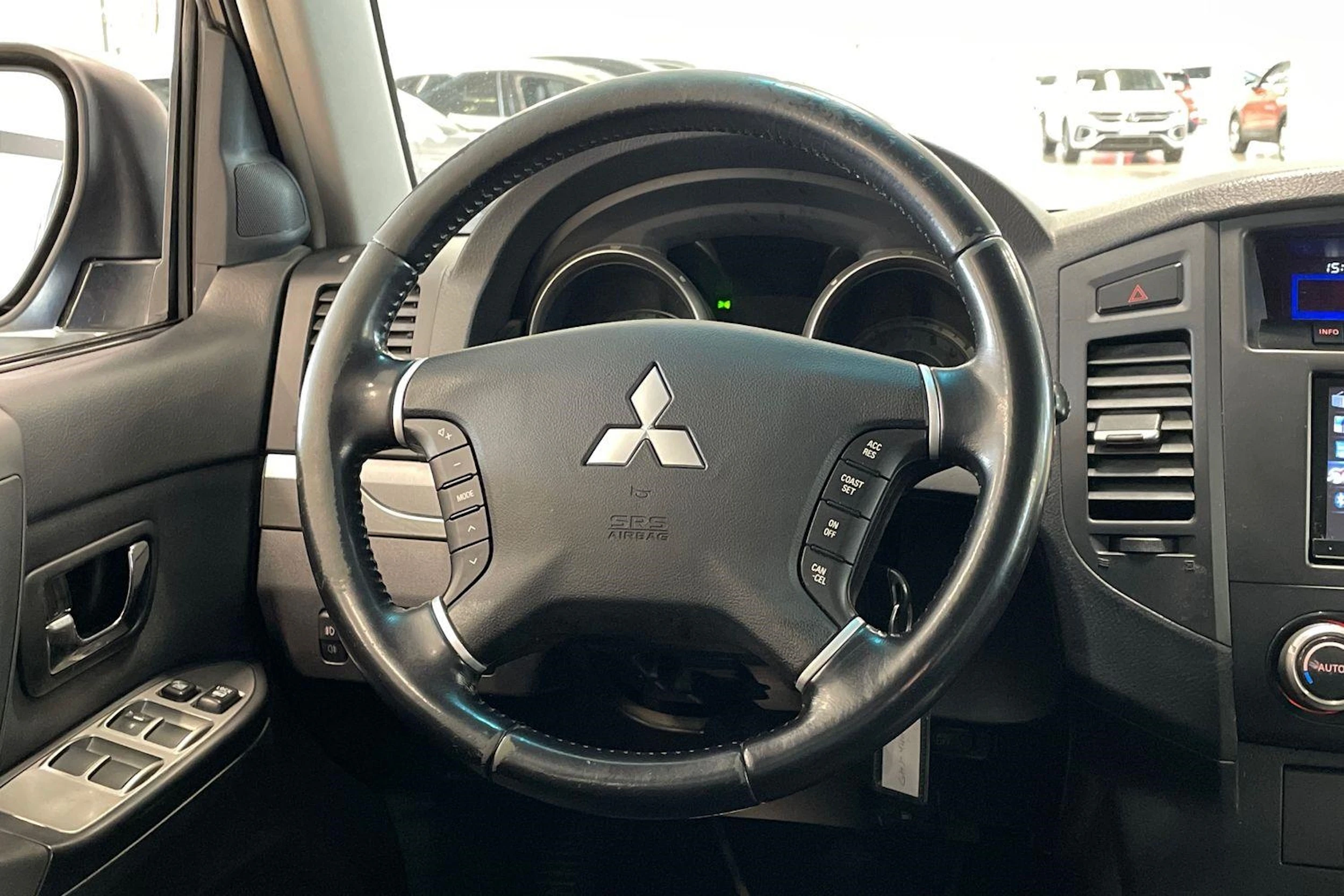 harmaa Mitsubishi Pajero 2007 kuva 13.
