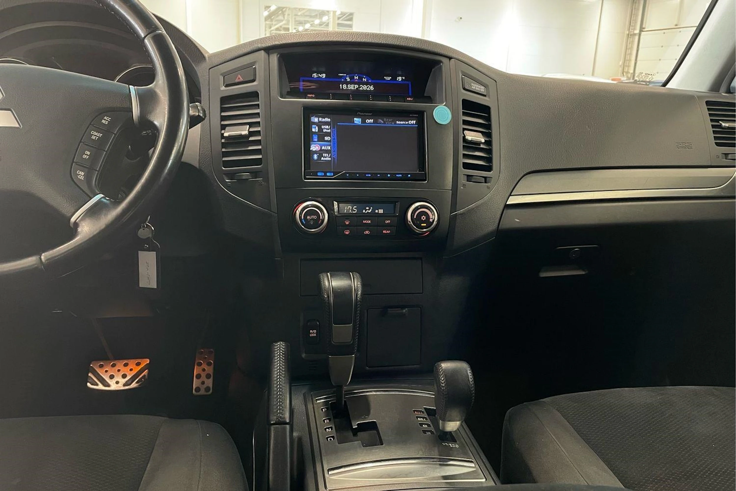 harmaa Mitsubishi Pajero 2007 kuva 17.