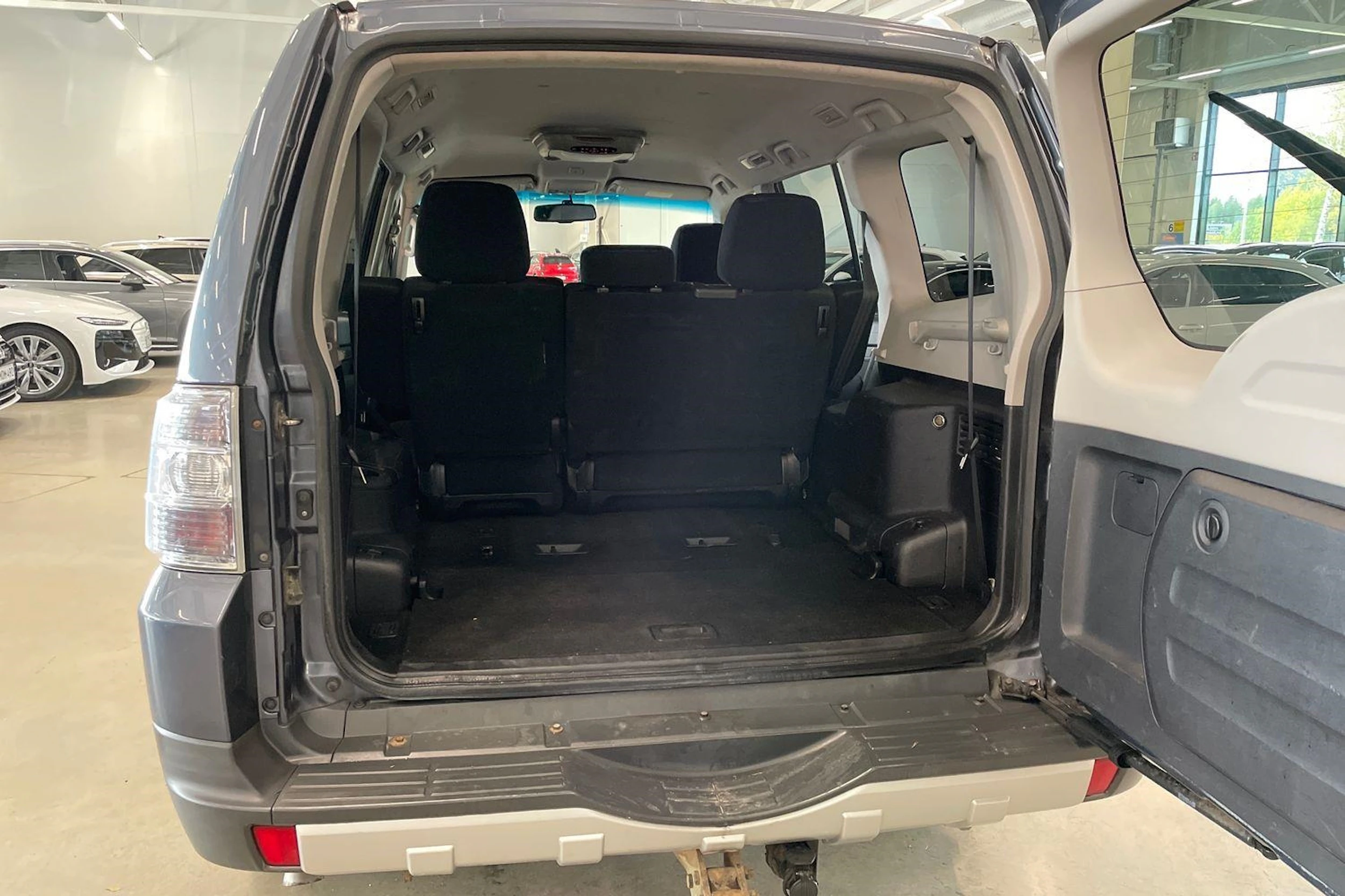 harmaa Mitsubishi Pajero 2007 kuva 23.