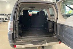 harmaa Mitsubishi Pajero 2007 kuva 23.