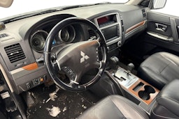 musta Mitsubishi Pajero 2007 kuva 7.