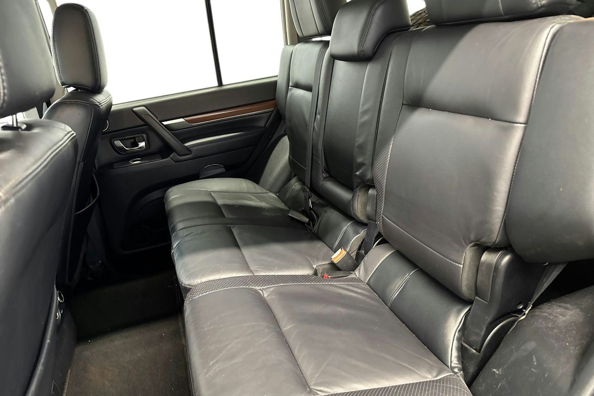 musta Mitsubishi Pajero 2007 kuva 10.