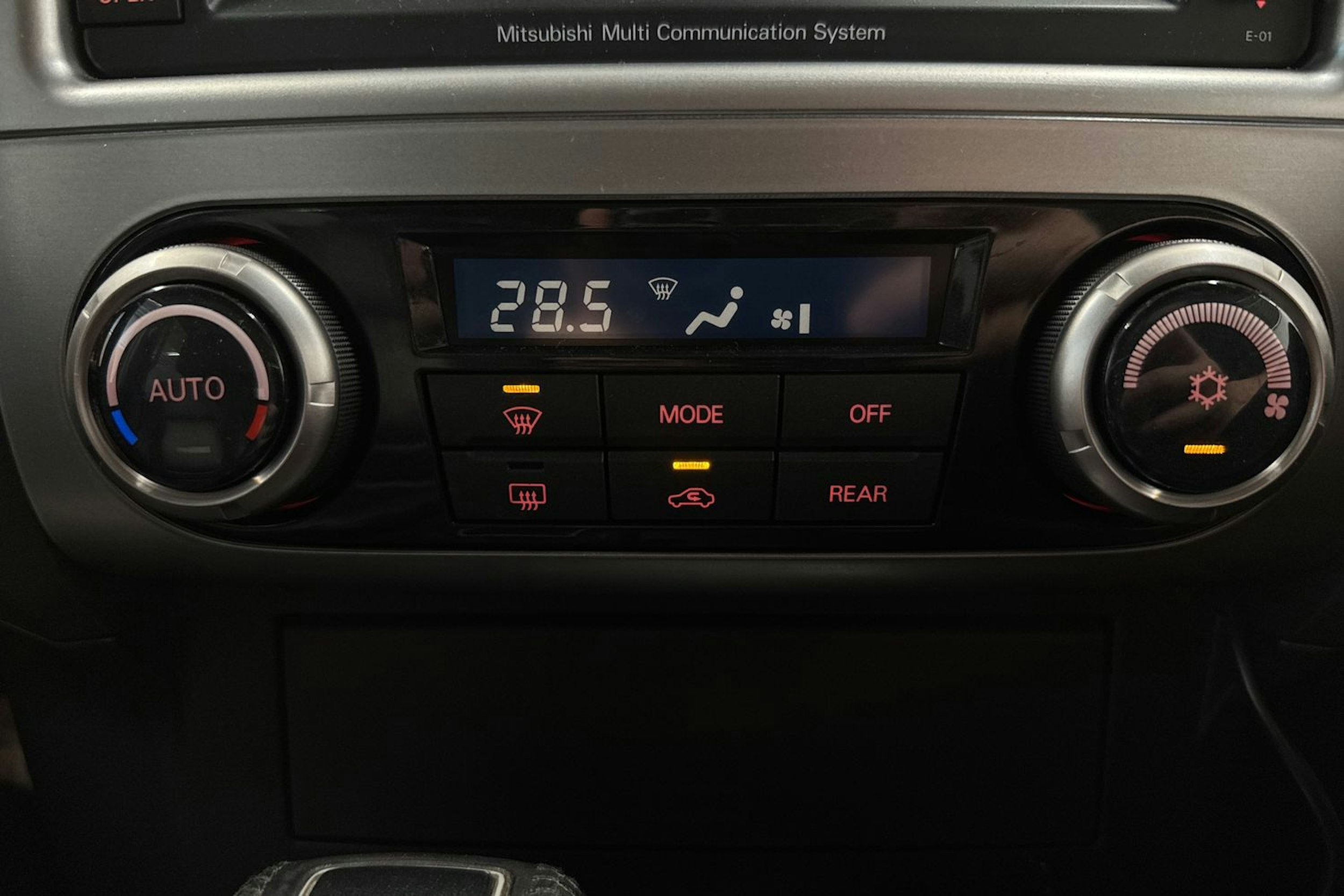 musta Mitsubishi Pajero 2007 kuva 34.