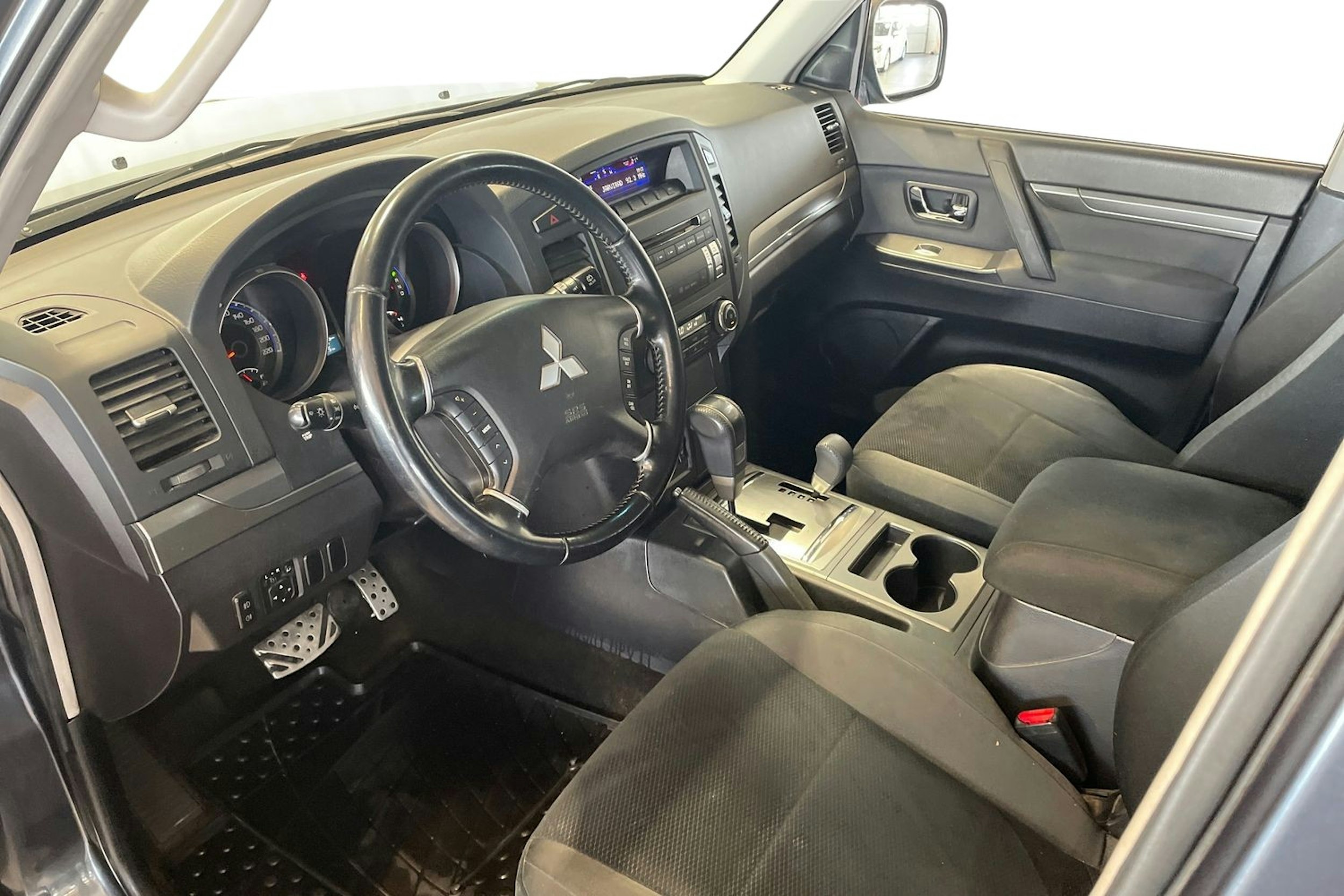 harmaa Mitsubishi Pajero 2008 kuva 7.