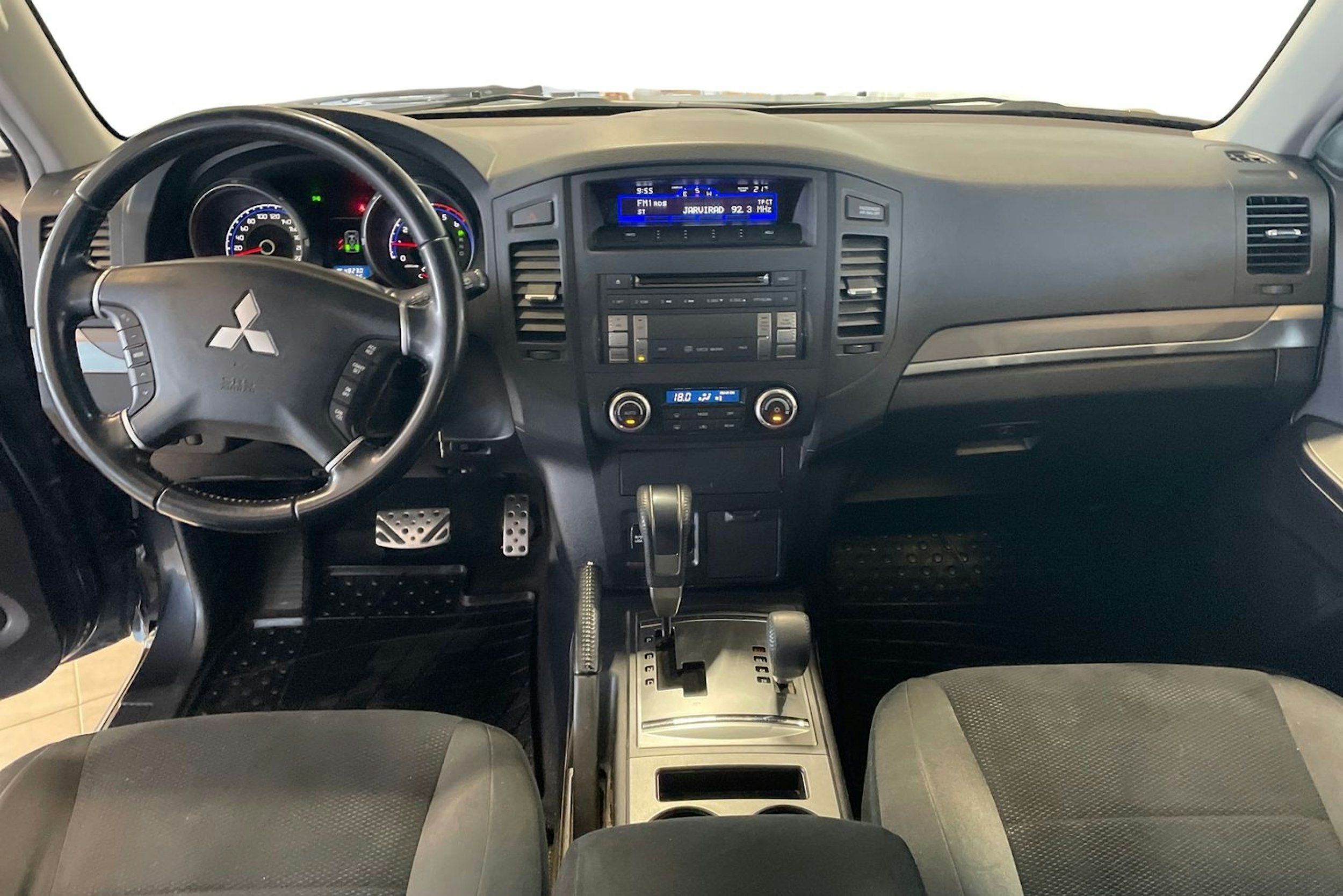 harmaa Mitsubishi Pajero 2008 kuva 9.
