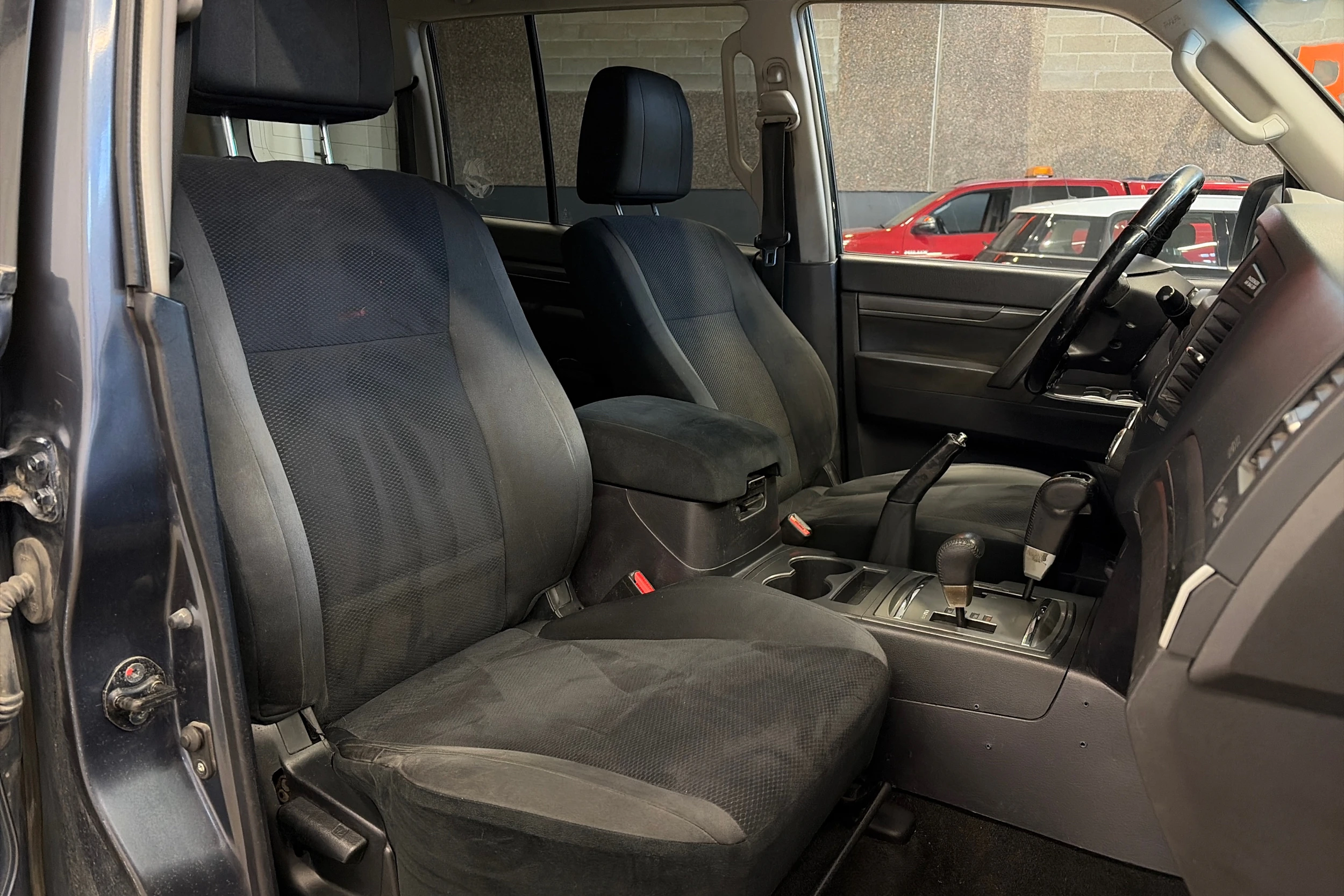 harmaa Mitsubishi Pajero 2008 kuva 15.
