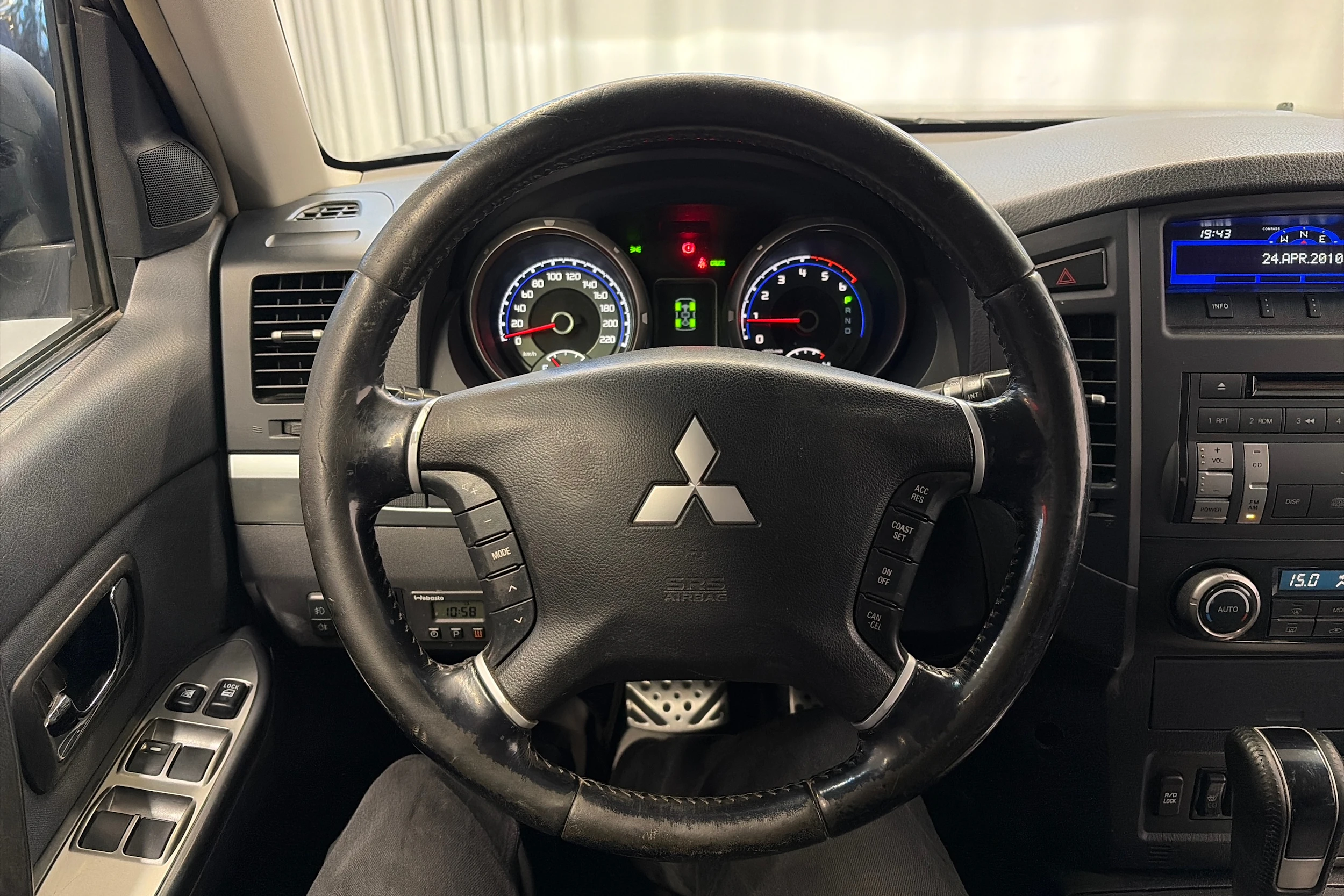 harmaa Mitsubishi Pajero 2008 kuva 16.