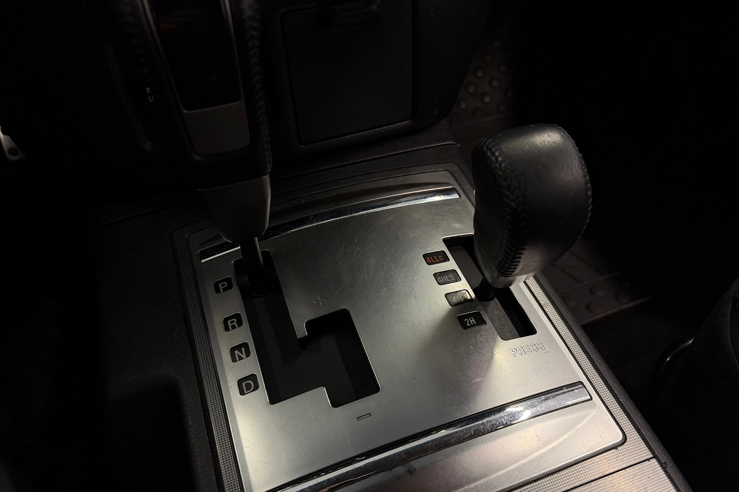 harmaa Mitsubishi Pajero 2008 kuva 18.