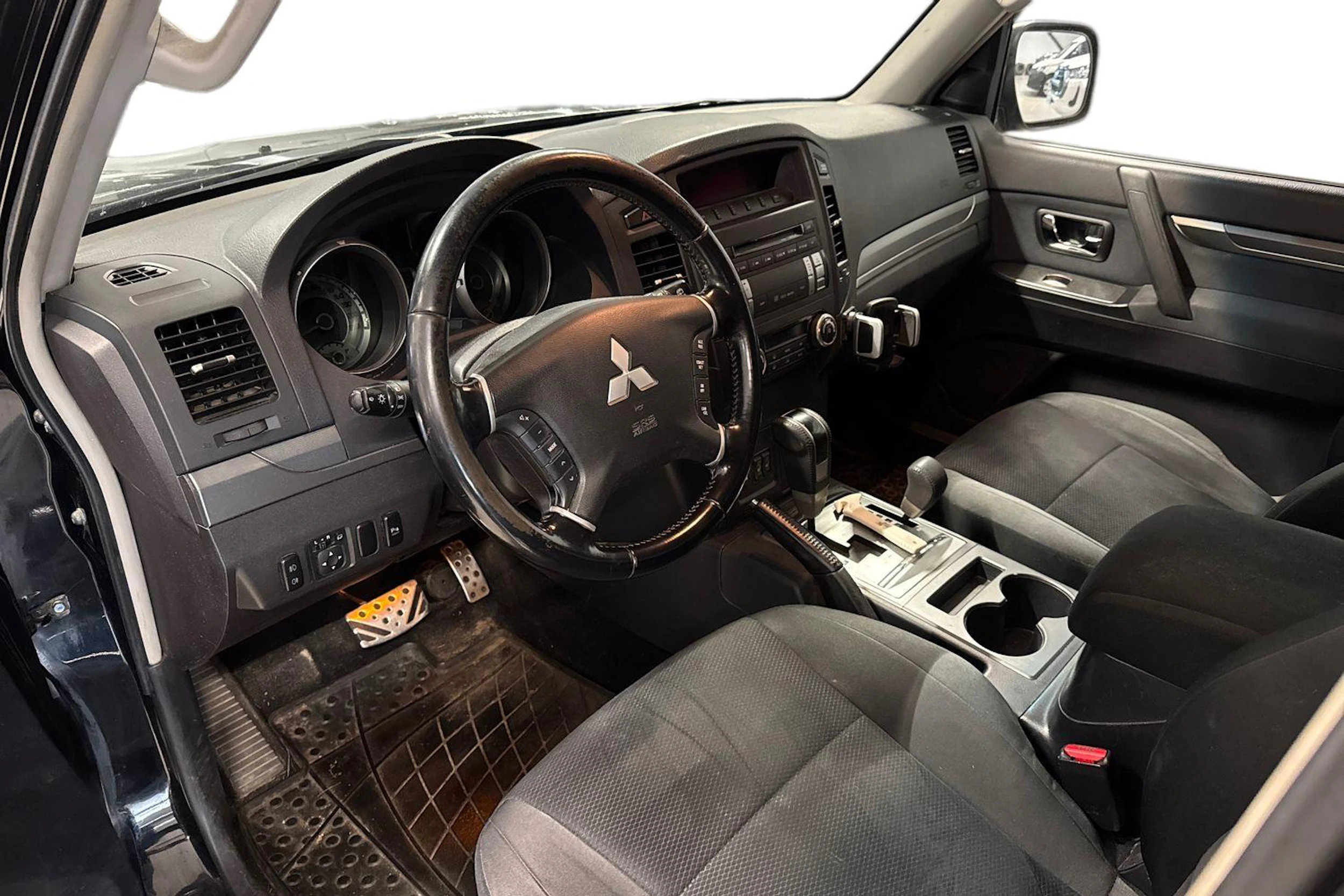 musta Mitsubishi Pajero 2008 kuva 3.
