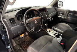 musta Mitsubishi Pajero 2008 kuva 3.