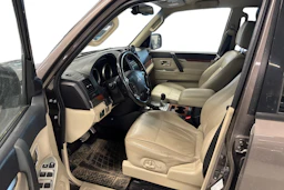 Ruskea (beige) Mitsubishi PAJERO 2011 kuva 3.