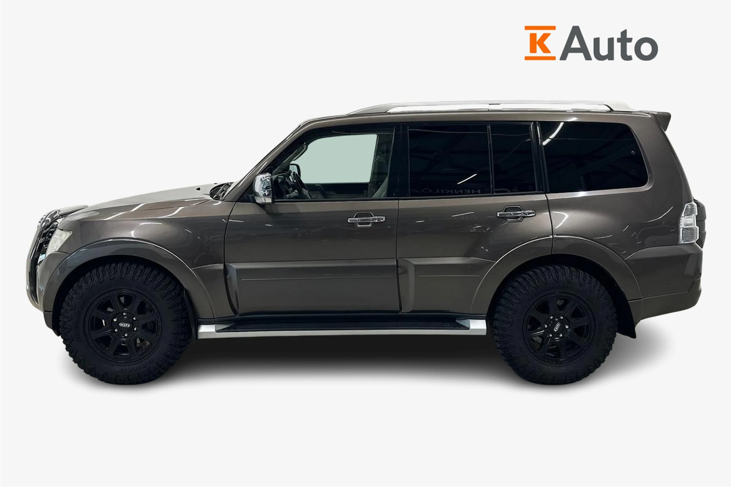 Ruskea (beige) Mitsubishi Pajero 2011 kuva 5.