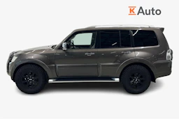 Ruskea (beige) Mitsubishi Pajero 2011 kuva 5.