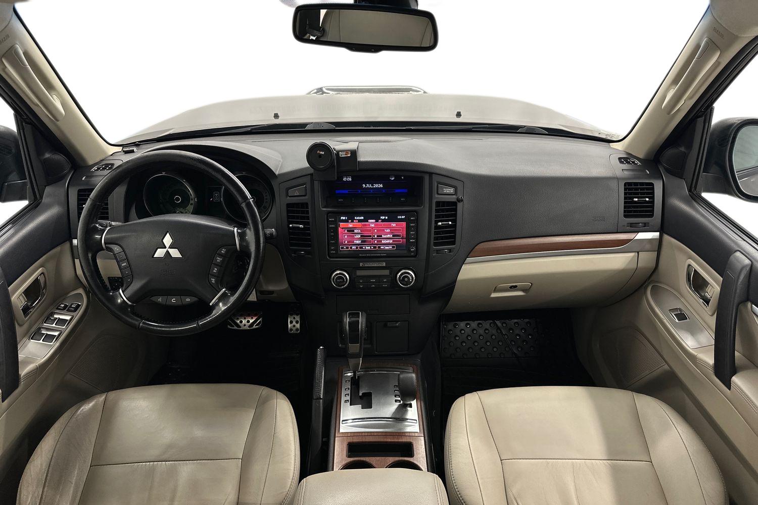 Mitsubishi Pajero 2011, kuva 7/38