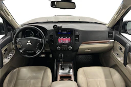 Ruskea (beige) Mitsubishi Pajero 2011 kuva 7.