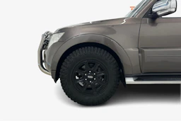 Ruskea (beige) Mitsubishi Pajero 2011 kuva 9.