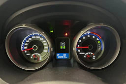 Ruskea (beige) Mitsubishi Pajero 2011 kuva 12.