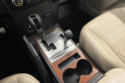 Ruskea (beige) Mitsubishi Pajero 2011 kuva 20.