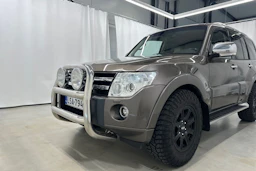 Ruskea (beige) Mitsubishi Pajero 2011 kuva 31.