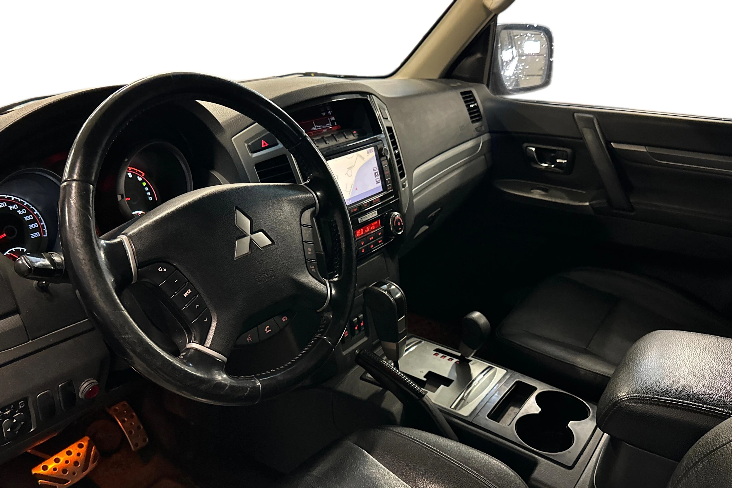 met. ruskea (beige) Mitsubishi Pajero 2015 kuva 3.