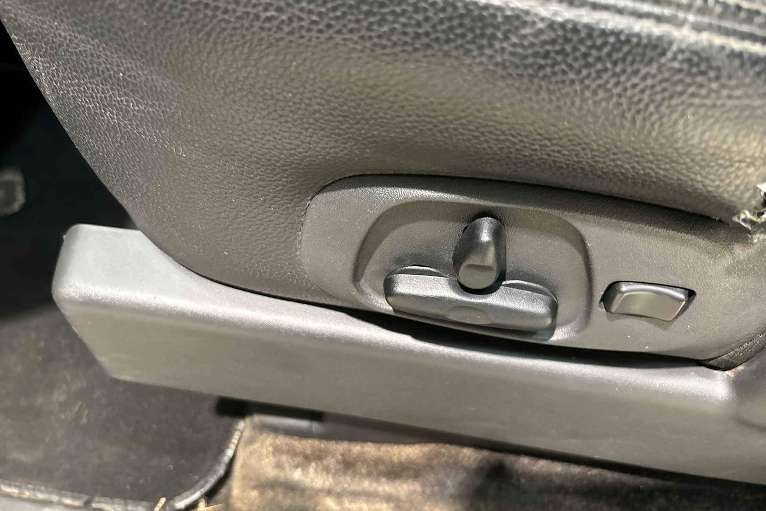 ruskea (beige) Mitsubishi Pajero 2015 kuva 15.