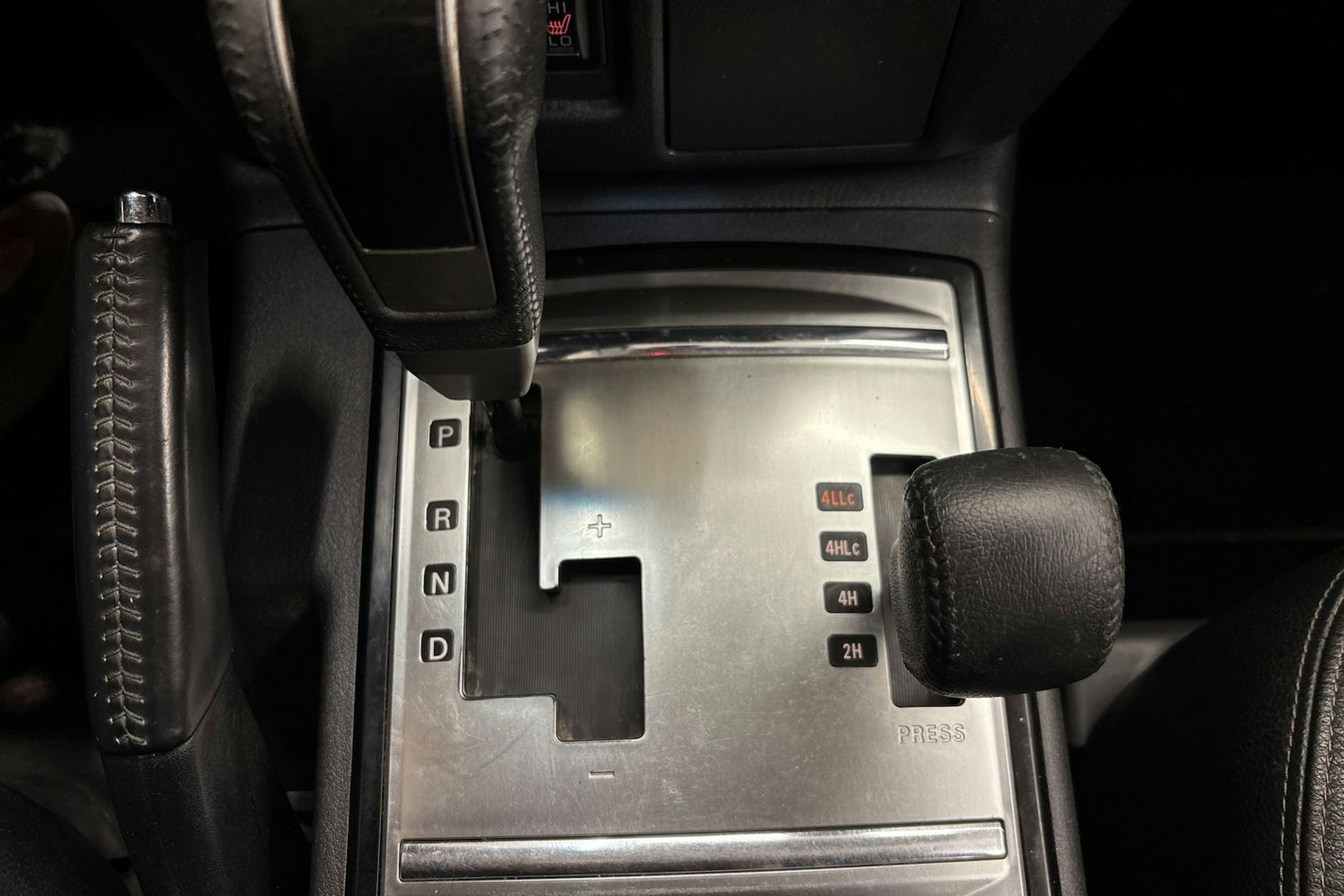 ruskea (beige) Mitsubishi Pajero 2015 kuva 22.