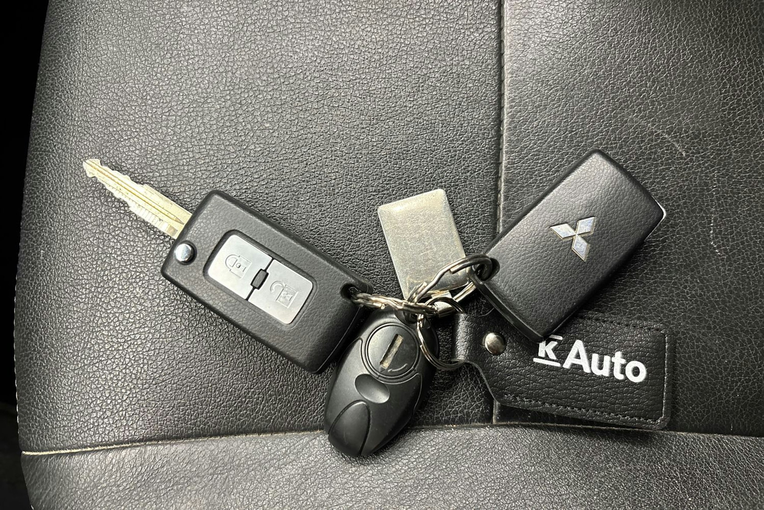 ruskea (beige) Mitsubishi Pajero 2015 kuva 23.