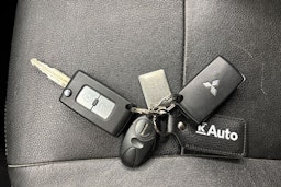 ruskea (beige) Mitsubishi Pajero 2015 kuva 23.