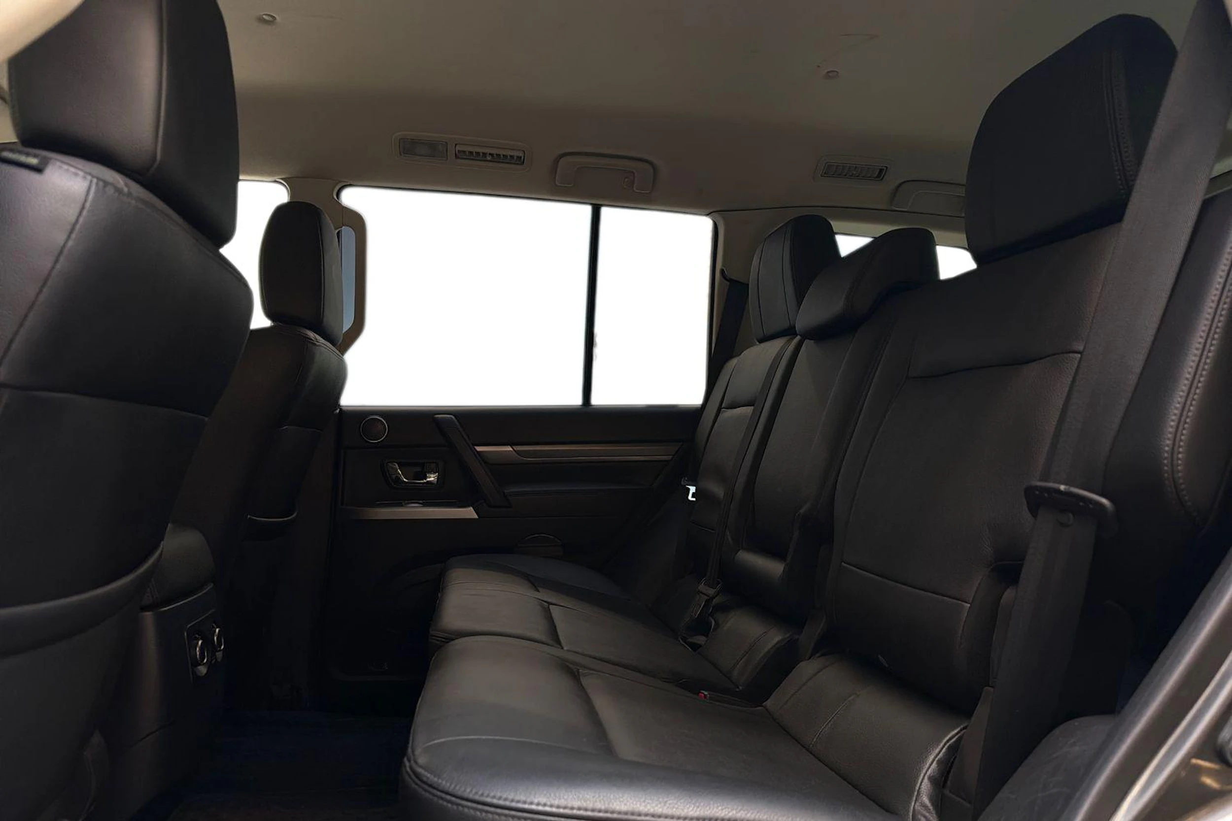 met. harmaa Mitsubishi Pajero 2015 kuva 8.