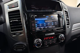 met. harmaa Mitsubishi Pajero 2015 kuva 22.