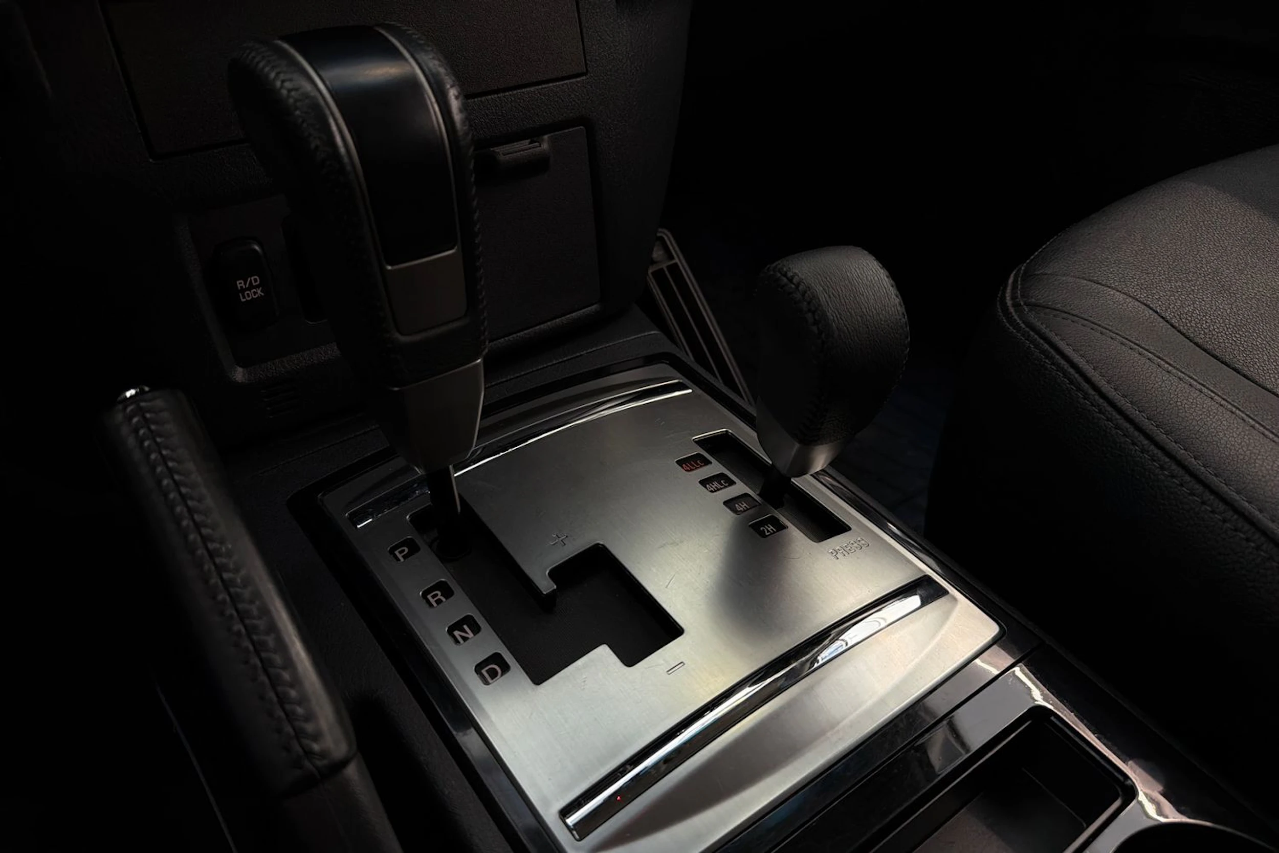 met. harmaa Mitsubishi Pajero 2015 kuva 24.