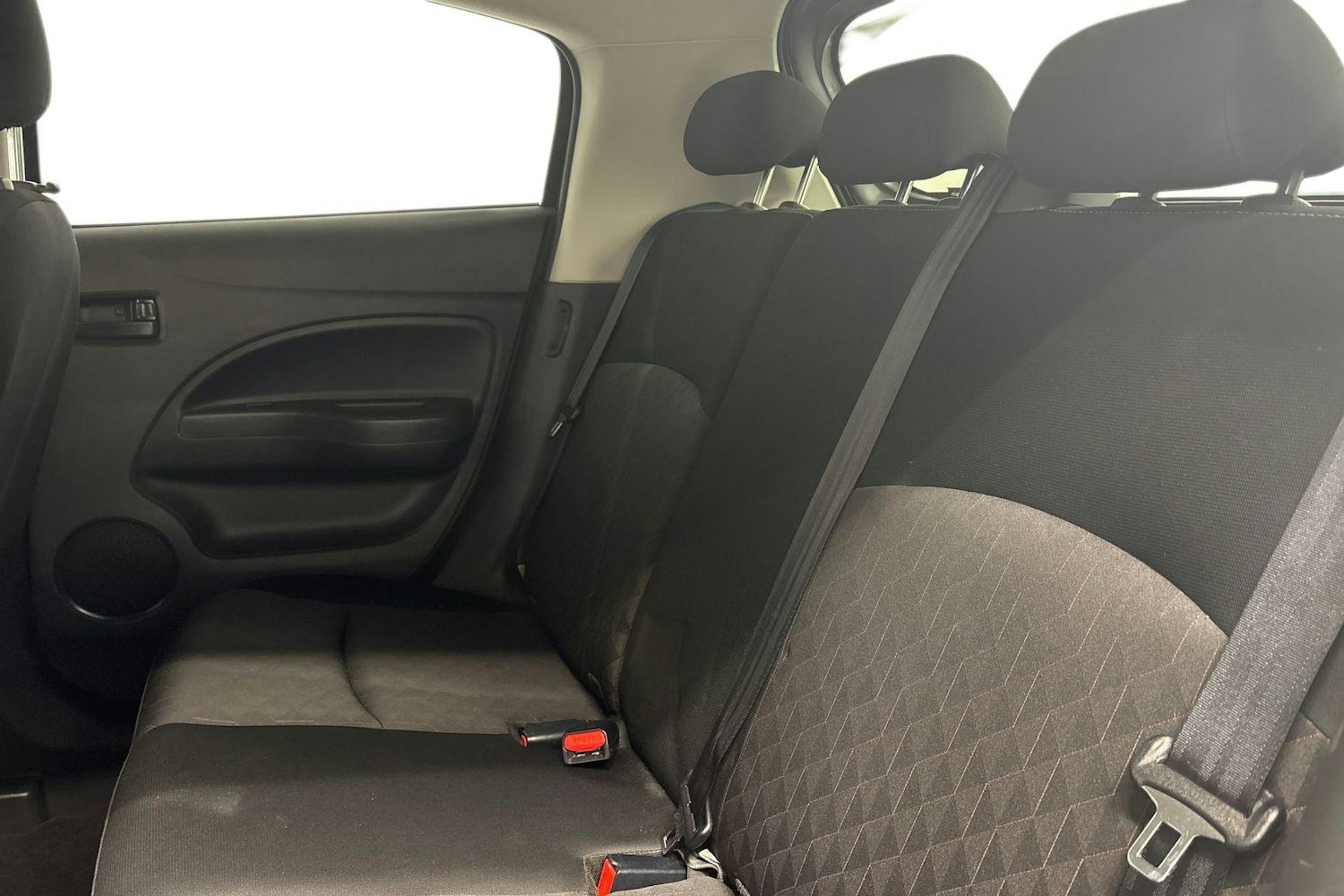 harmaa Mitsubishi Space Star 2020 kuva 10.