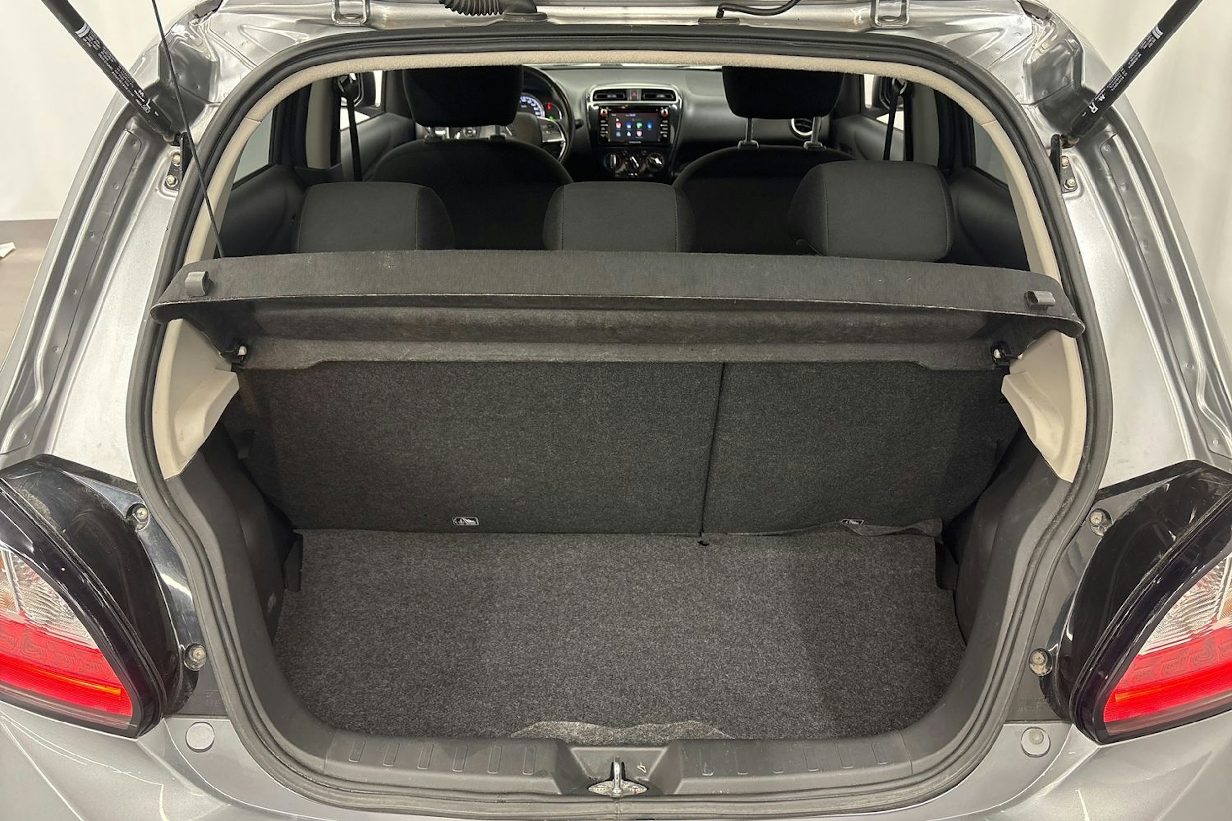 harmaa Mitsubishi Space Star 2020 kuva 15.