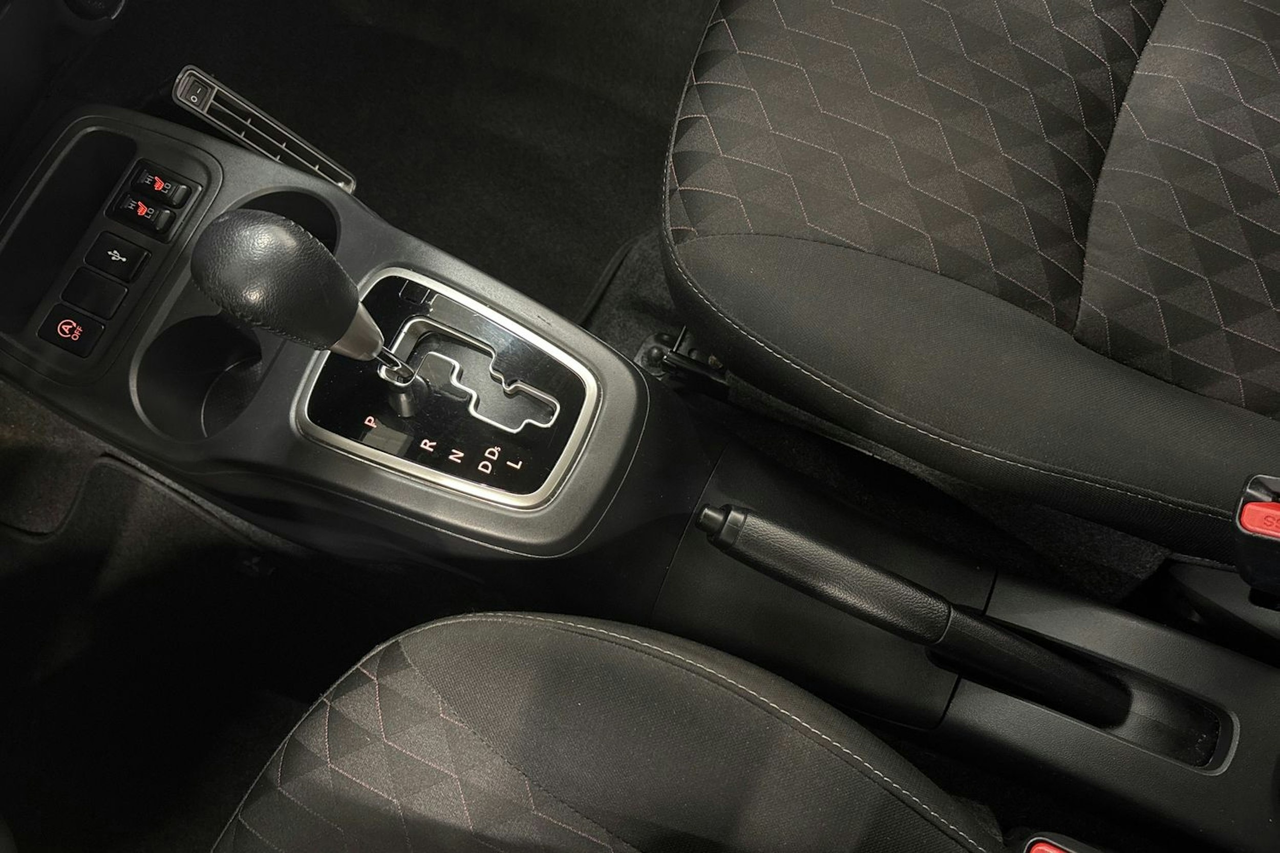harmaa Mitsubishi Space Star 2020 kuva 23.