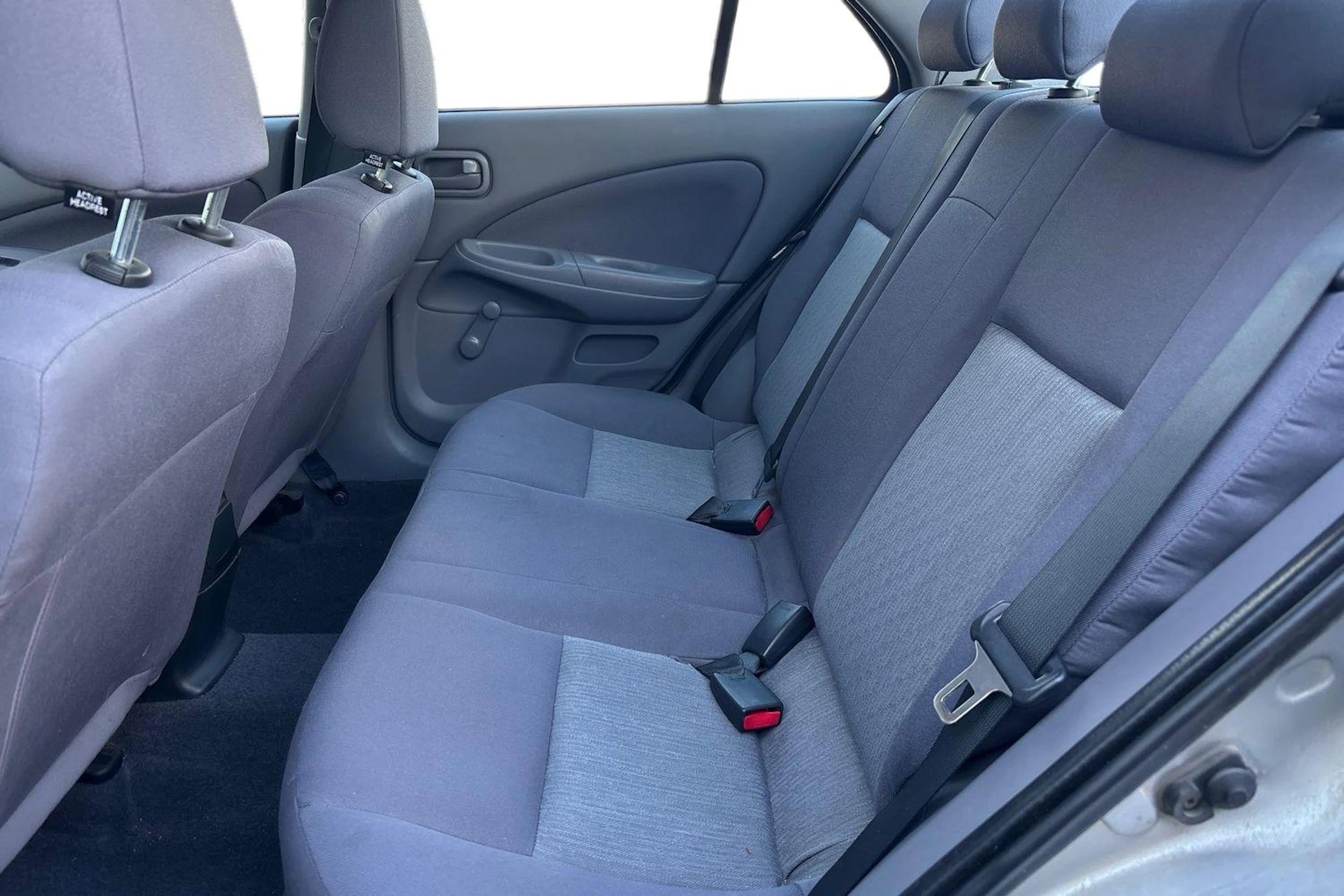 Hopea Nissan ALMERA 2003 kuva 8.