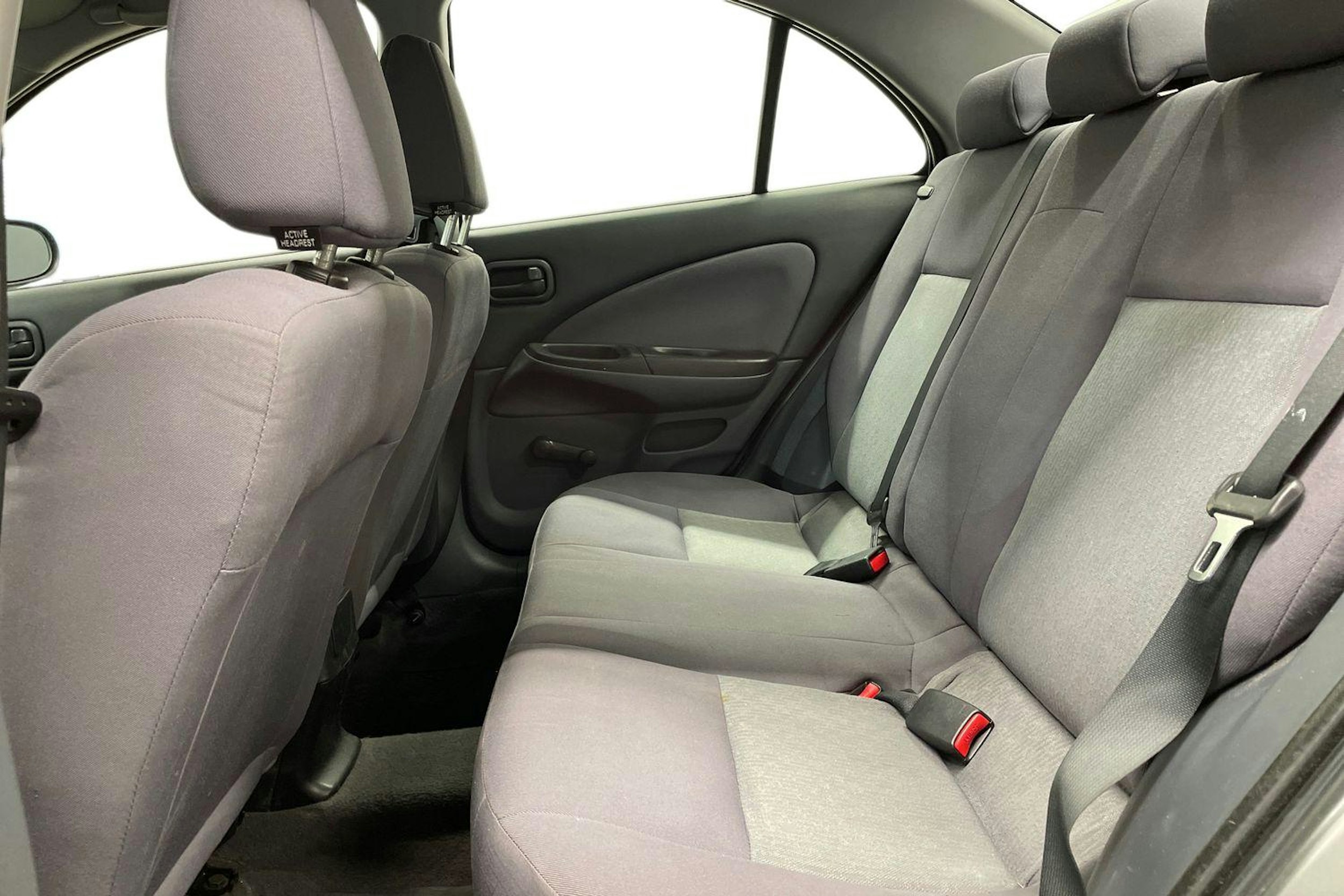 hopea Nissan Almera 2004 kuva 8.