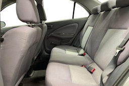 hopea Nissan Almera 2004 kuva 8.