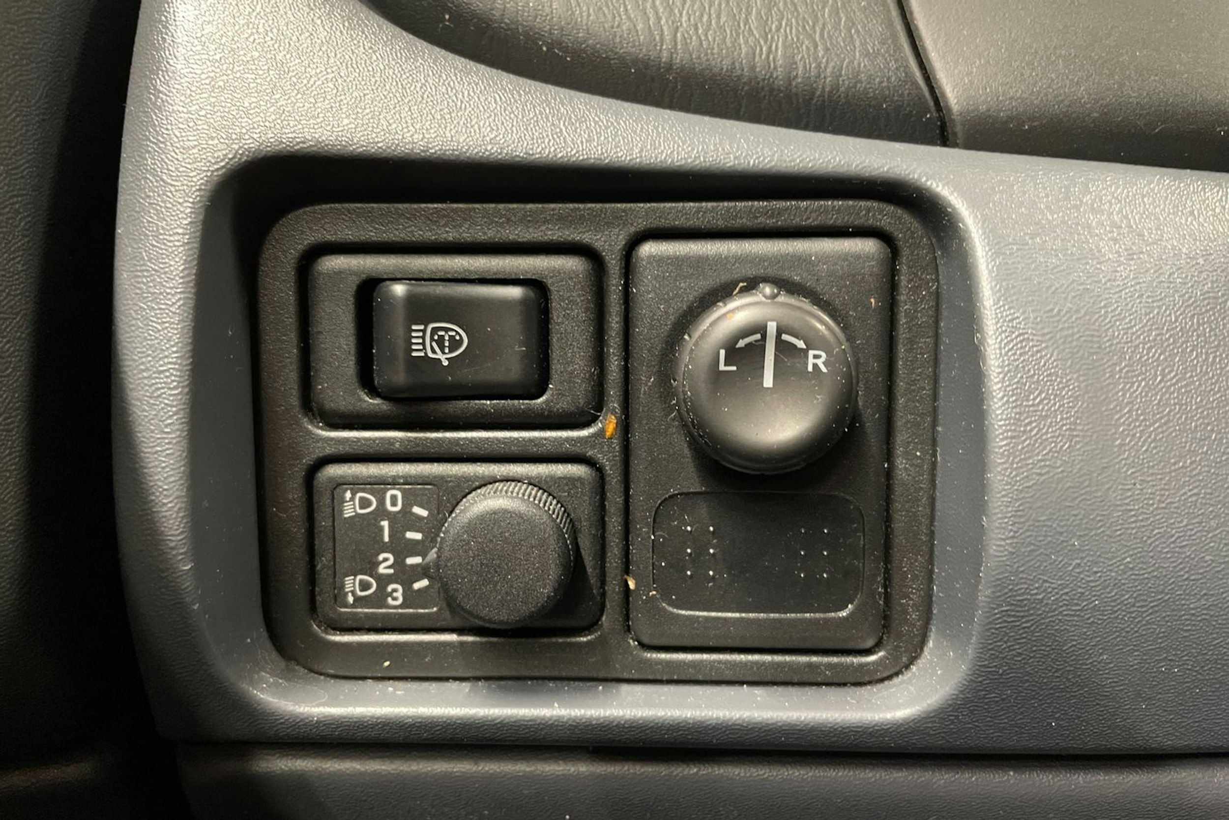 hopea Nissan Almera 2004 kuva 15.