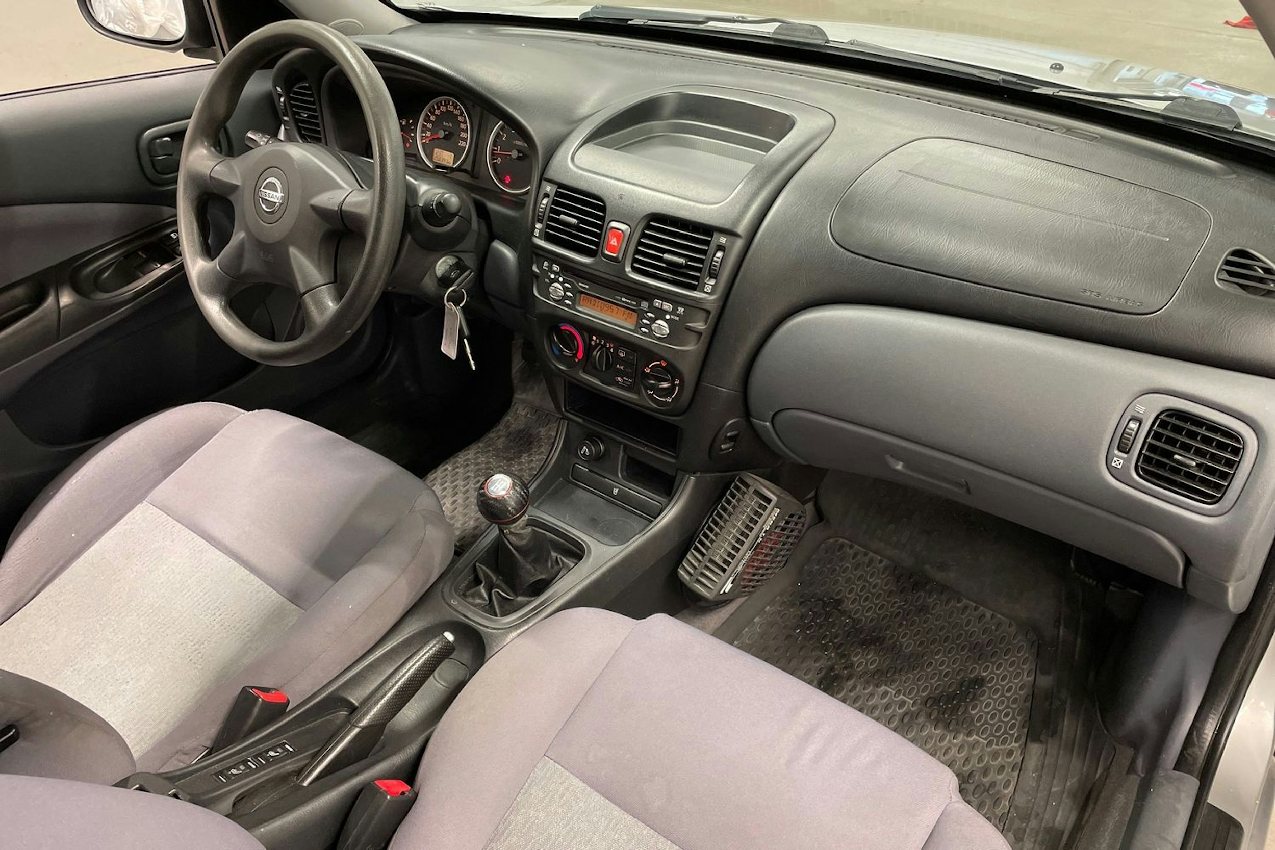 hopea Nissan Almera 2004 kuva 18.