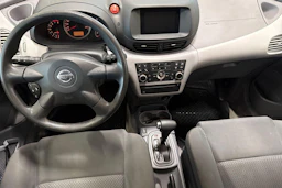 sininen Nissan Almera 2004 kuva 9.