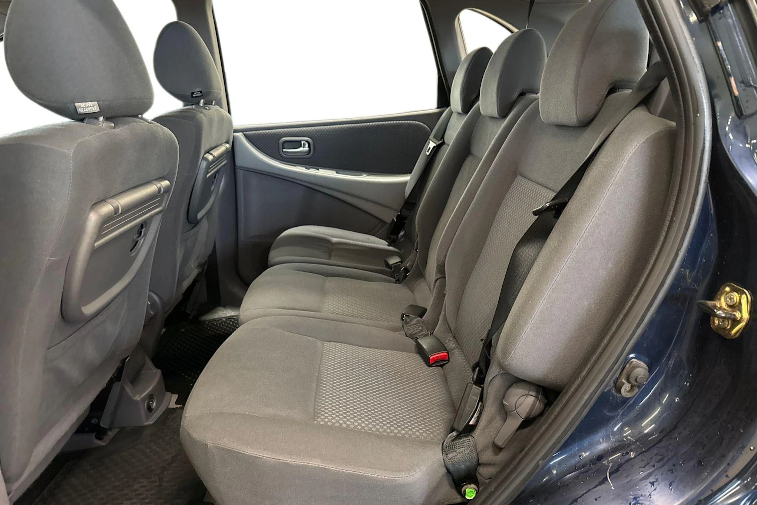 sininen Nissan Almera 2004 kuva 11.