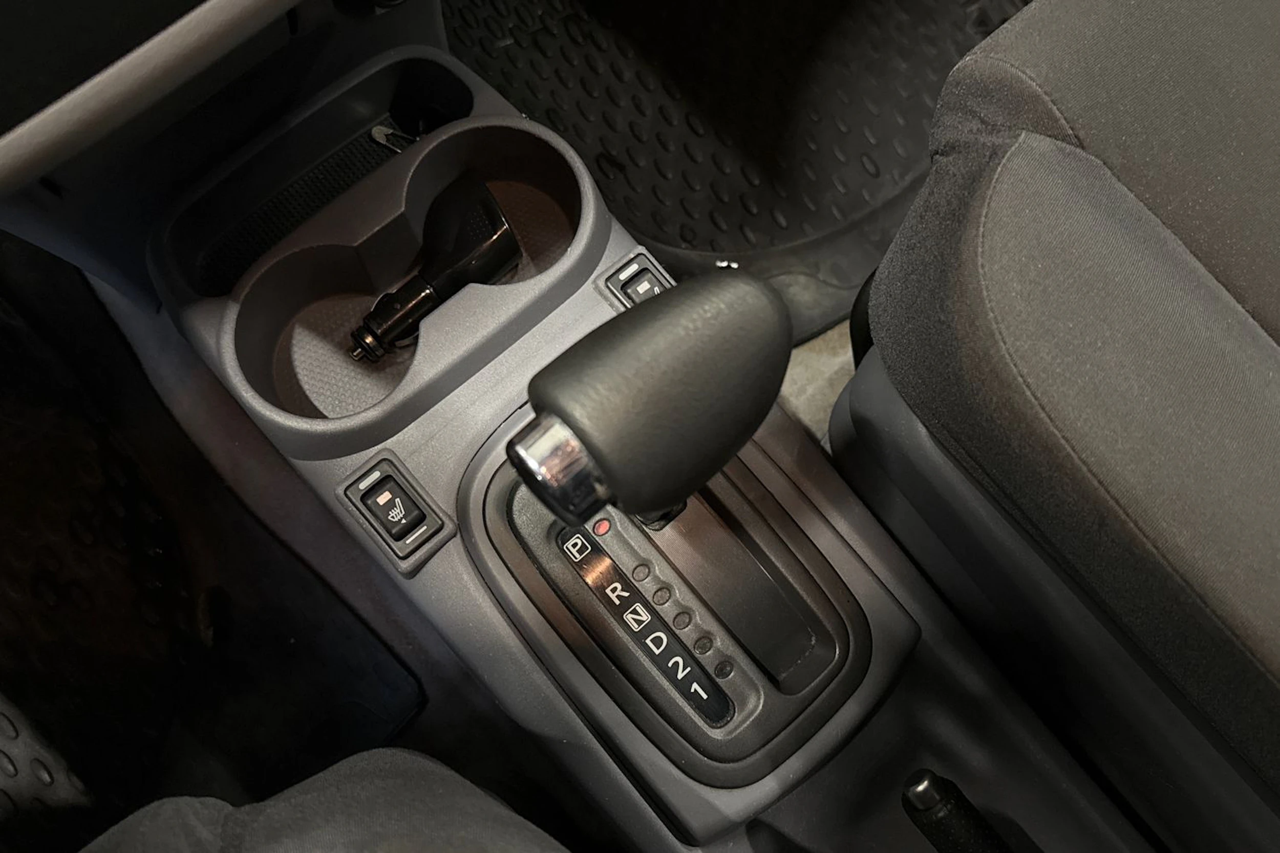 sininen Nissan Almera 2004 kuva 21.