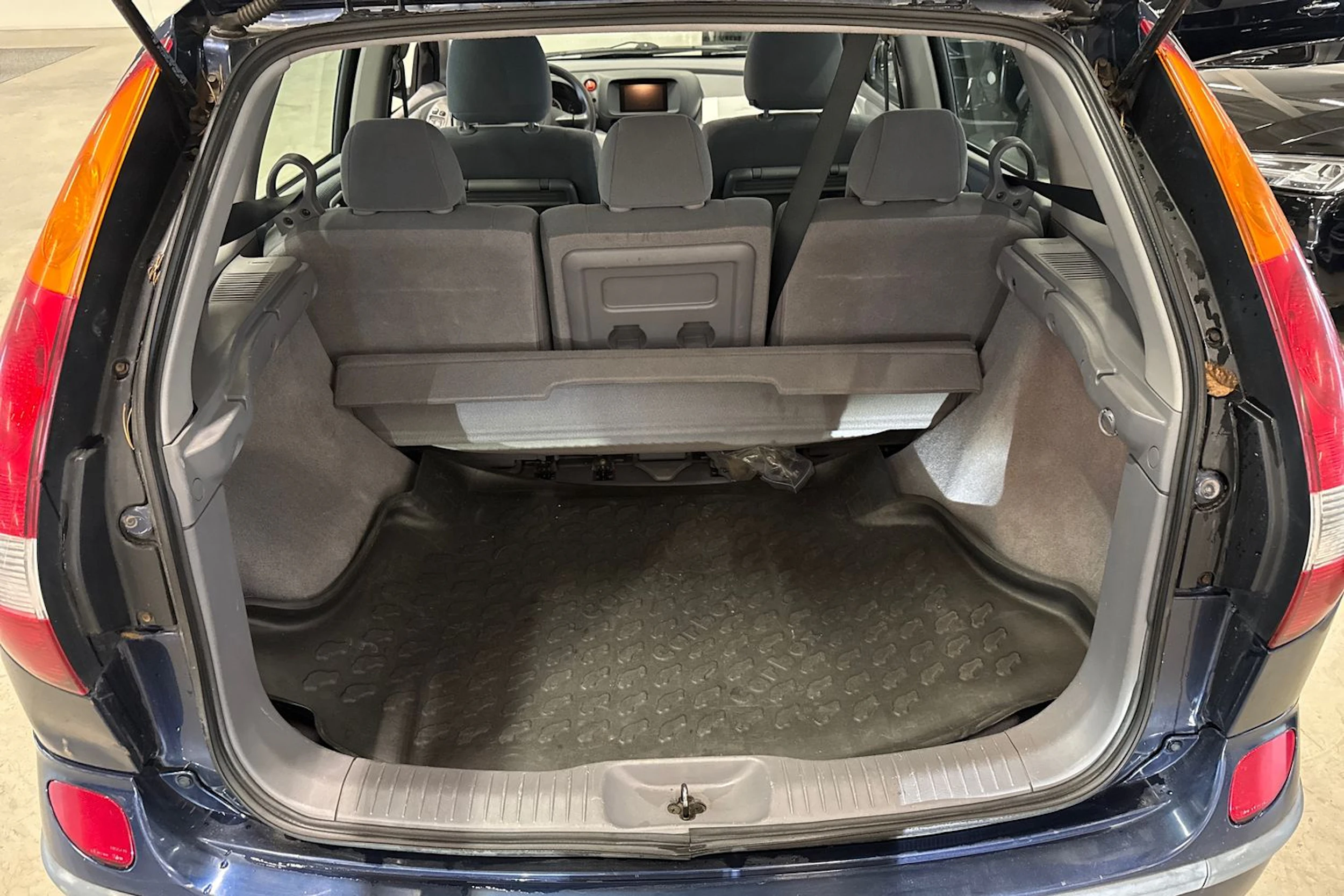 sininen Nissan Almera 2004 kuva 23.