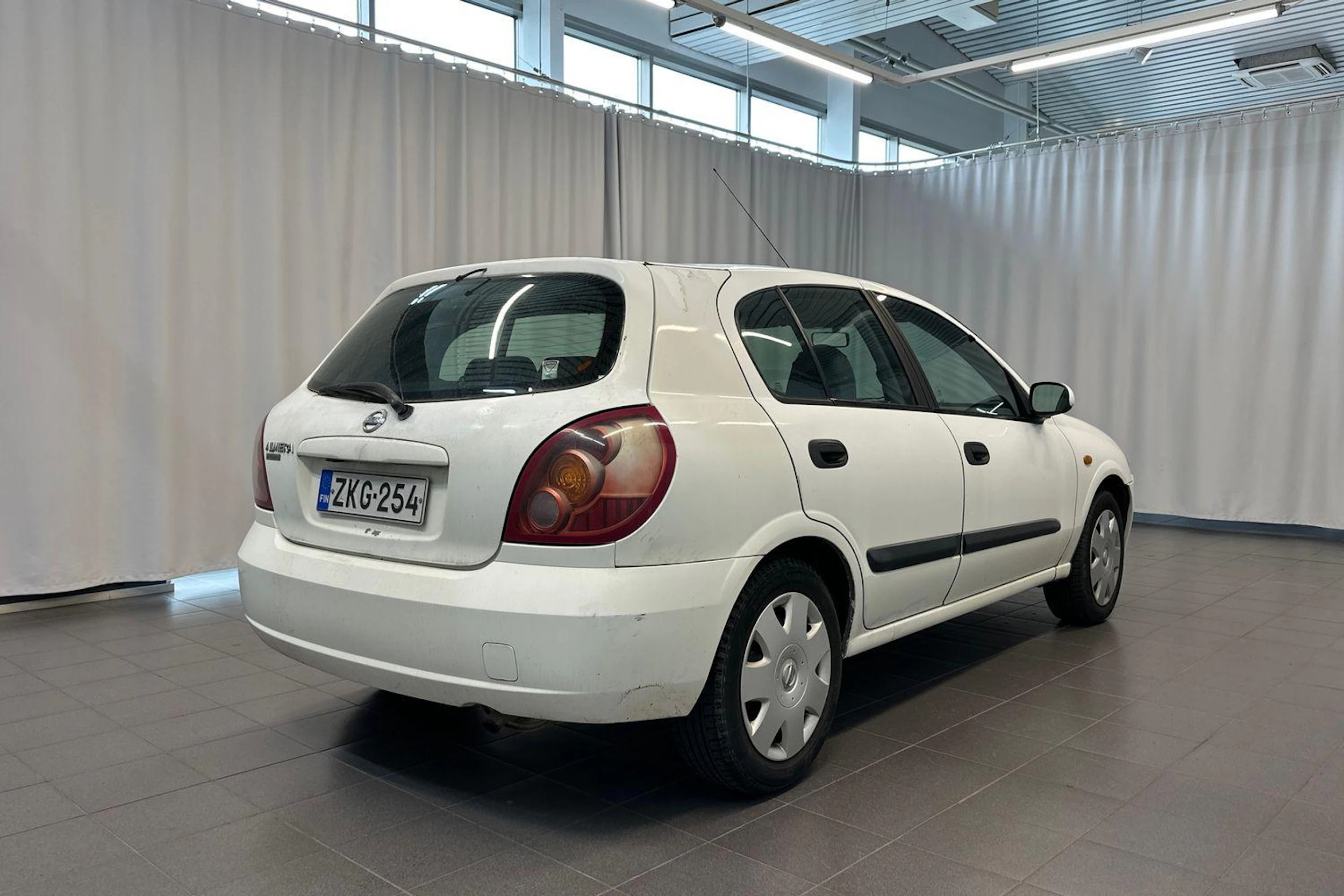 Valkoinen Nissan ALMERA 2004 kuva 7.