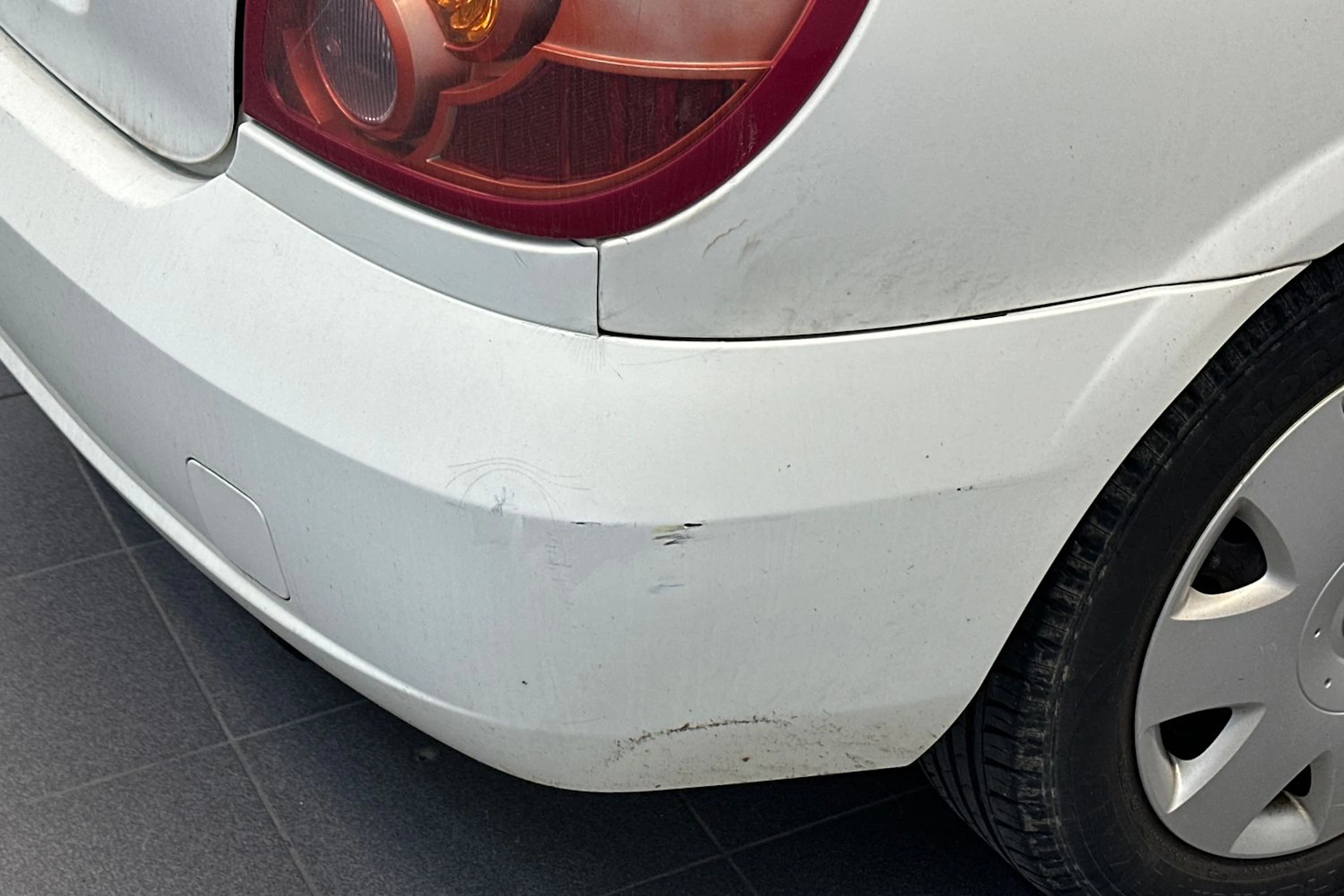 Valkoinen Nissan ALMERA 2004 kuva 23.