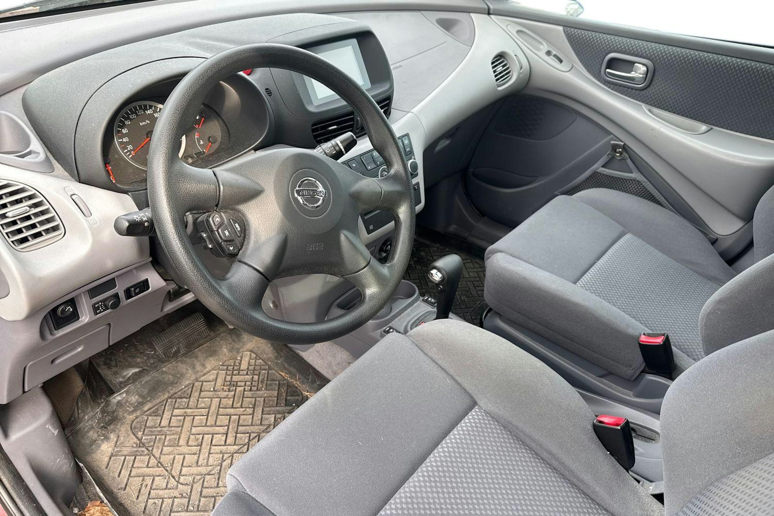 punainen Nissan Almera 2005 kuva 3.