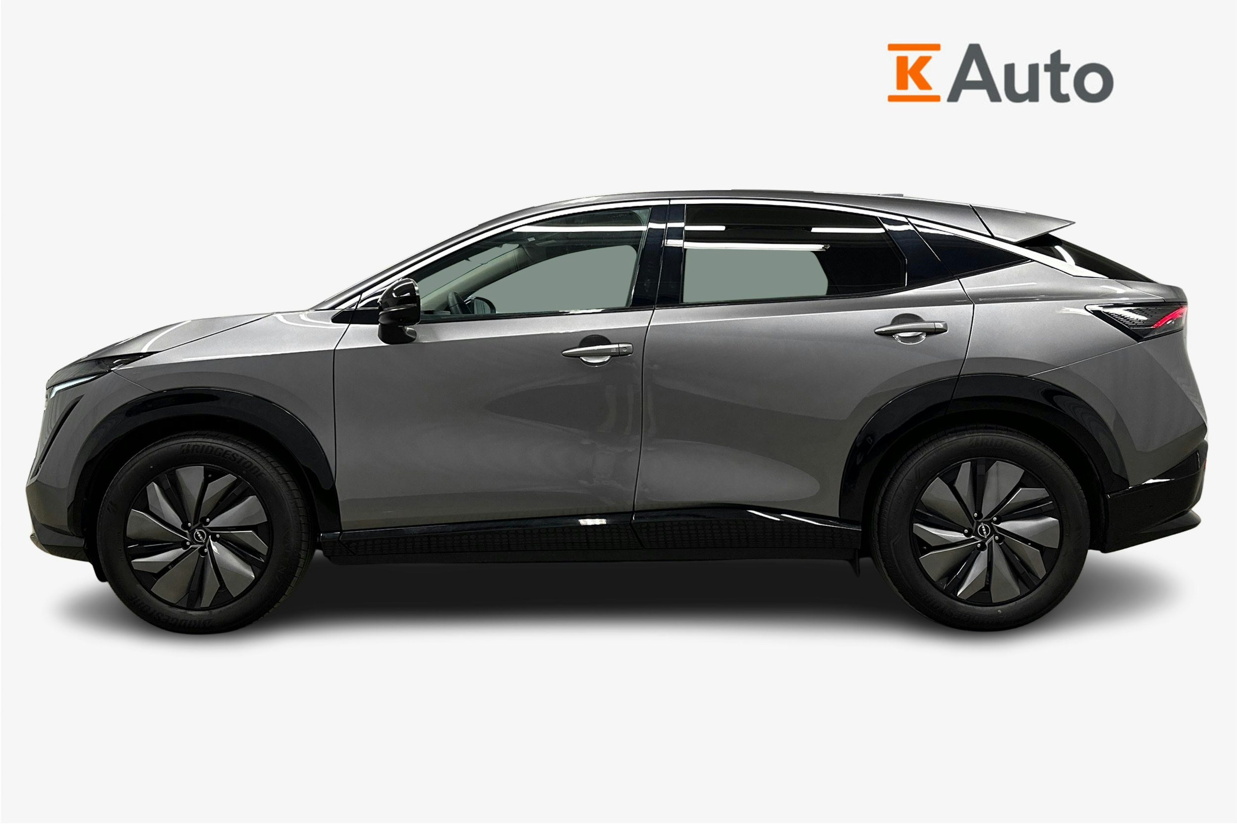 harmaa Nissan Ariya 2022 kuva 6.