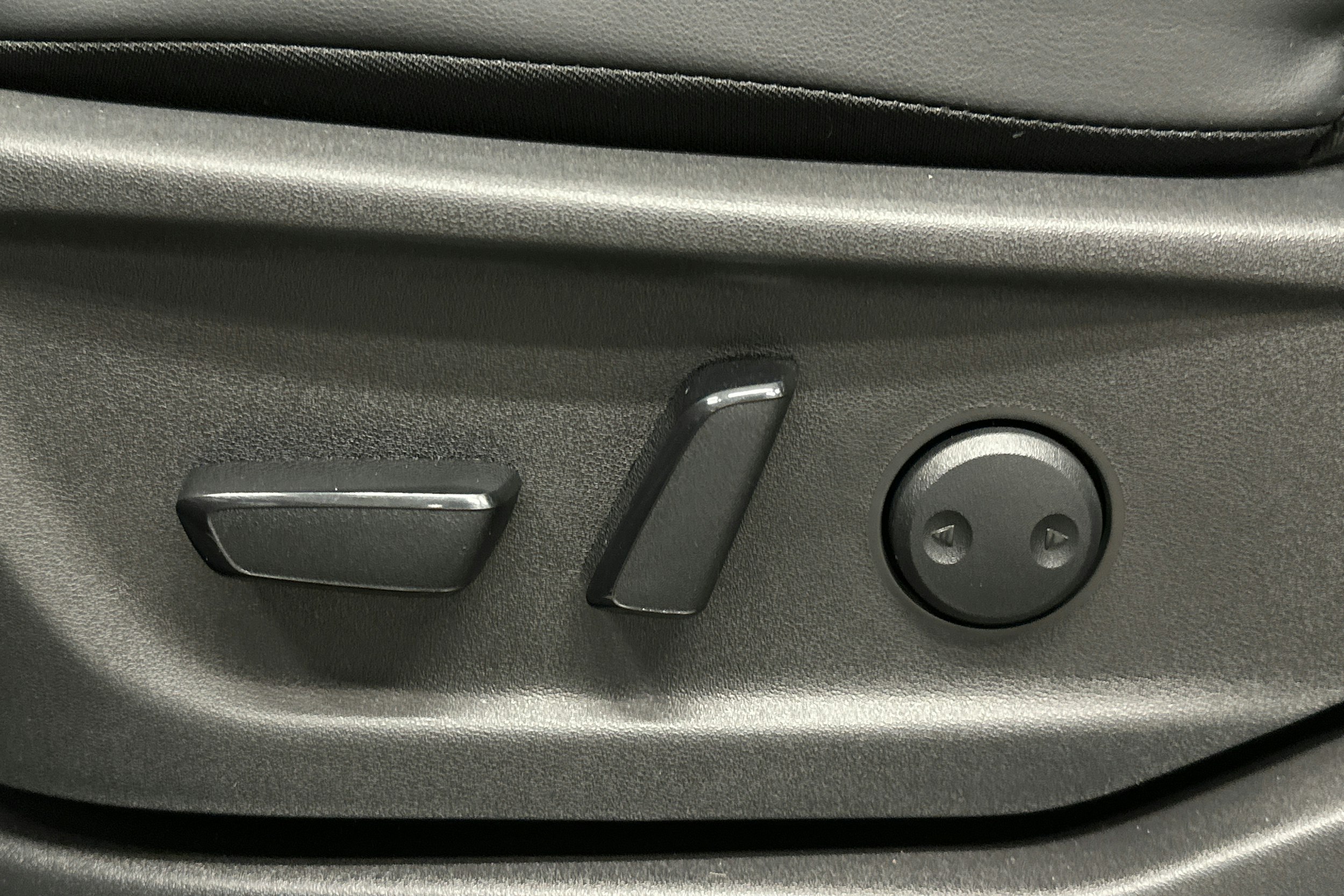 harmaa Nissan Ariya 2022 kuva 17.