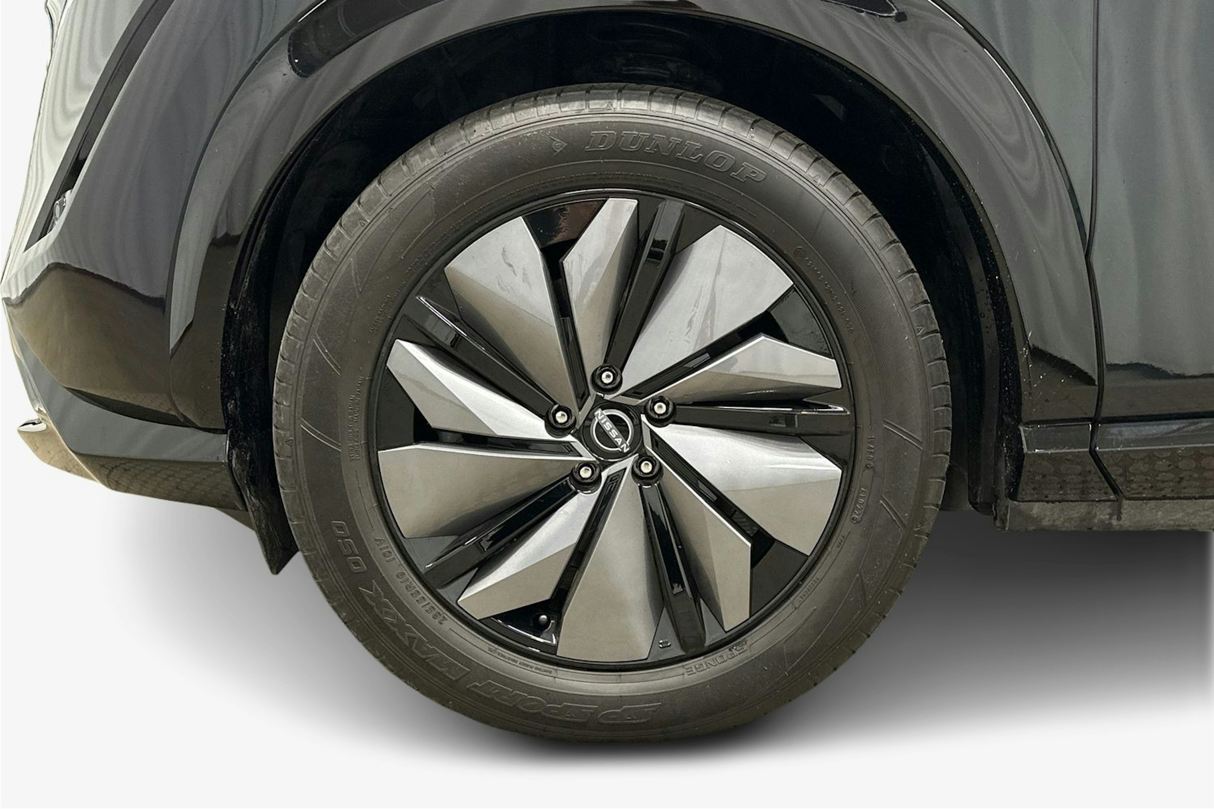 violetti Nissan Ariya 2022 kuva 11.