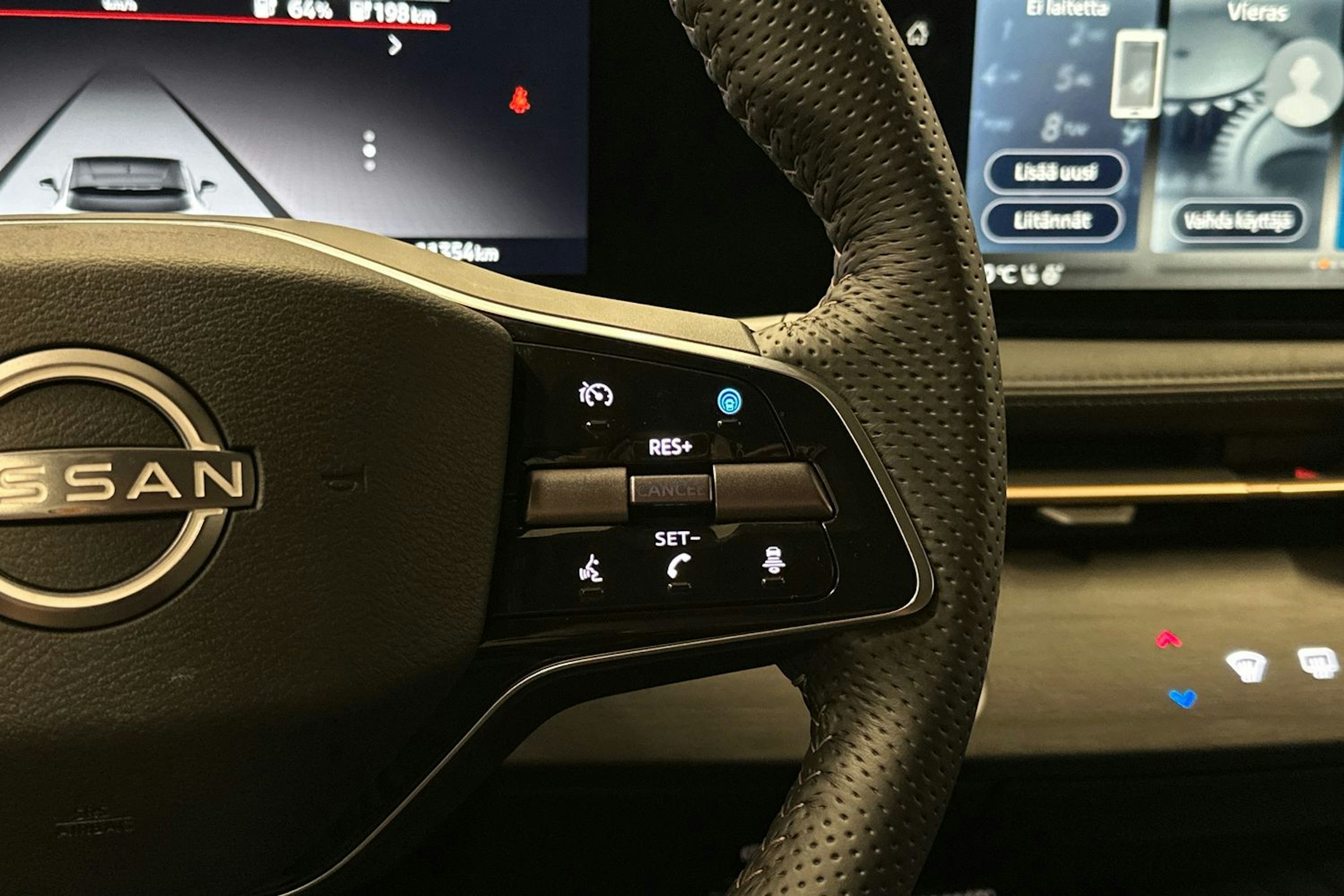 violetti Nissan Ariya 2022 kuva 21.